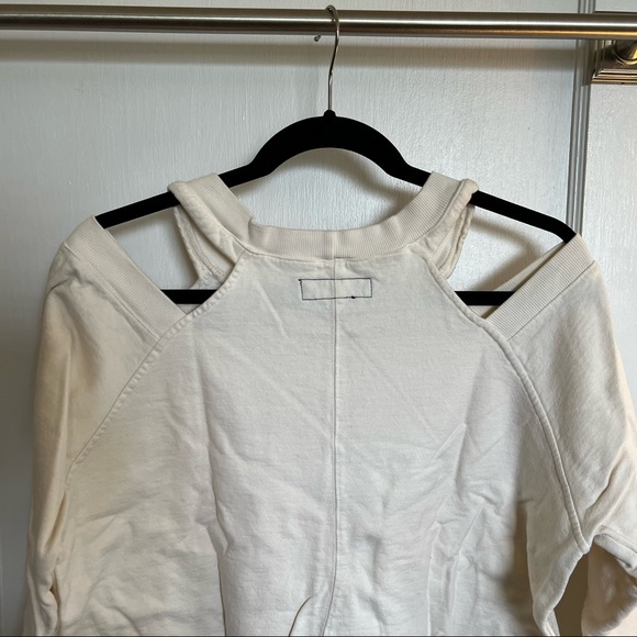 Daniel Patrick cream sweater size M cold shoulder - Picture 5 of 6